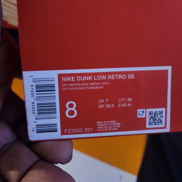 Nike - Picture 2 of 3